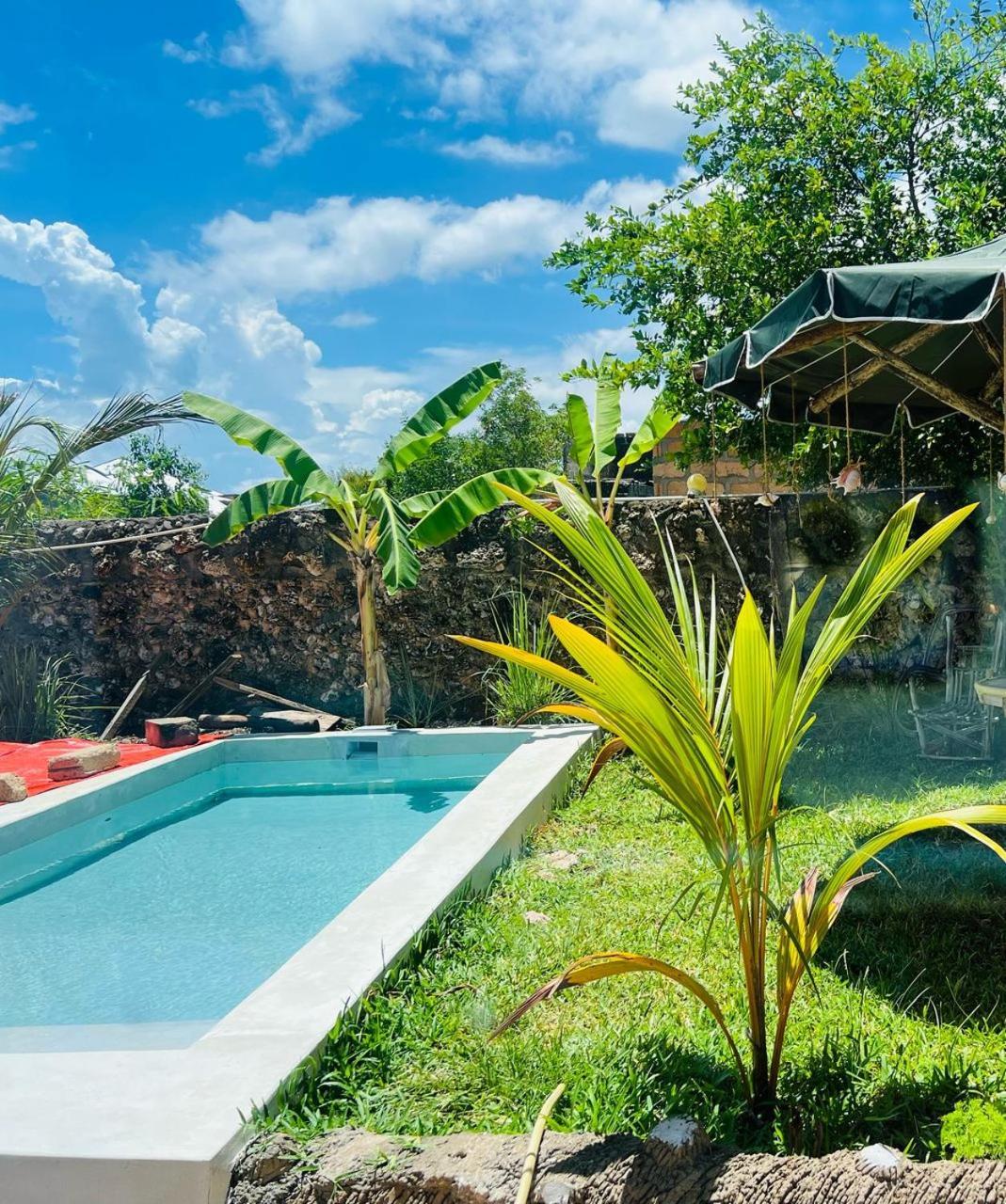 Nurzanzi House *